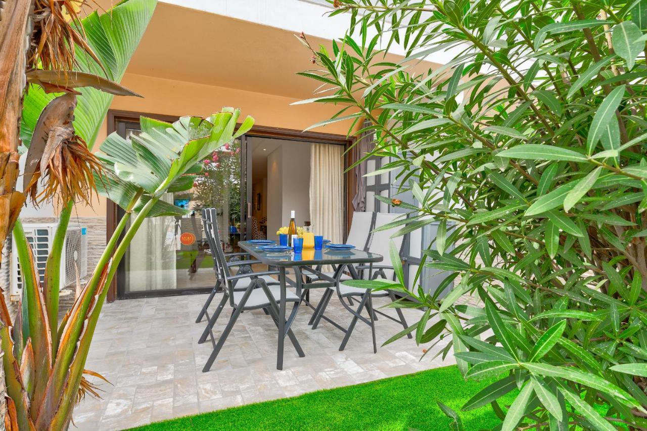 Brand New Apartment In Park Albatros With Pool View サンミゲル・デ・アボナ エクステリア 写真